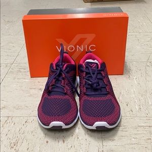 Size 9 Vionic tennis shoes